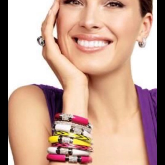 Lia Sophia “Technicolor” Stretch Bracelet - Picture 3 of 3